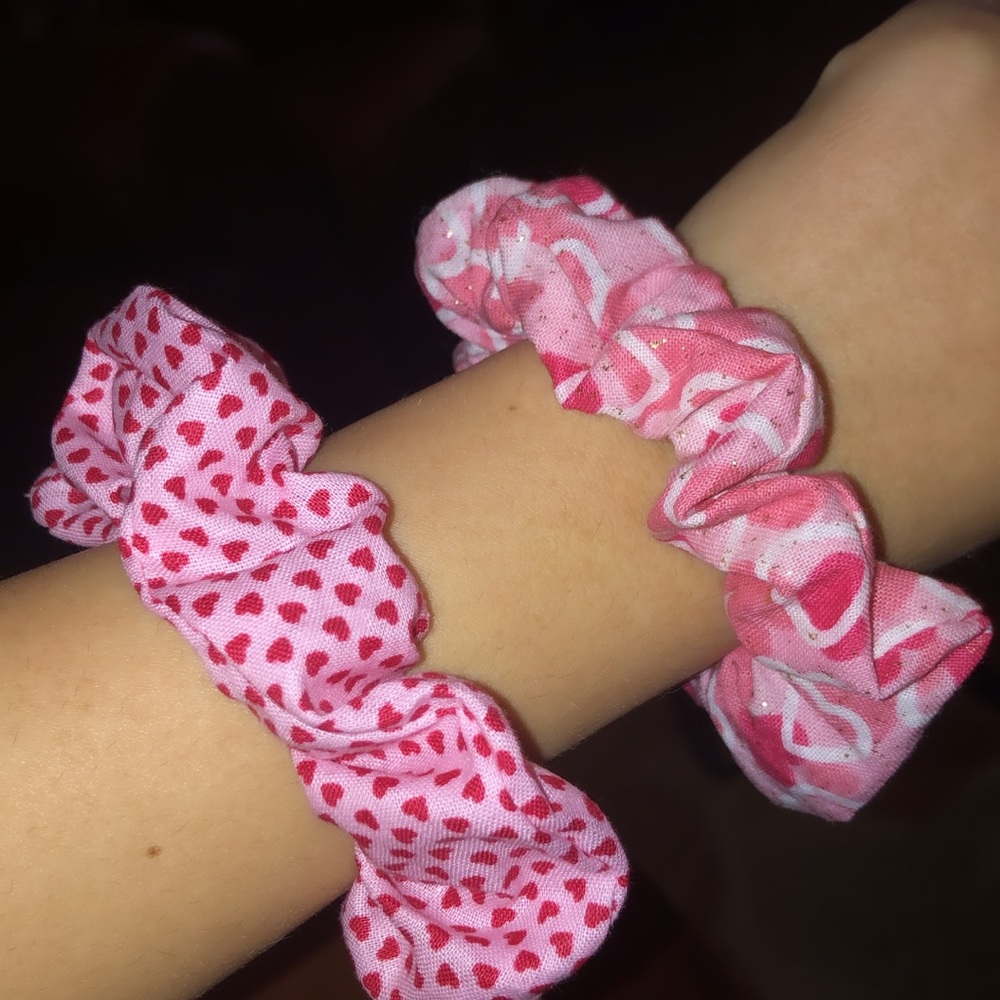 Scrunchie - Picture 7 of 8